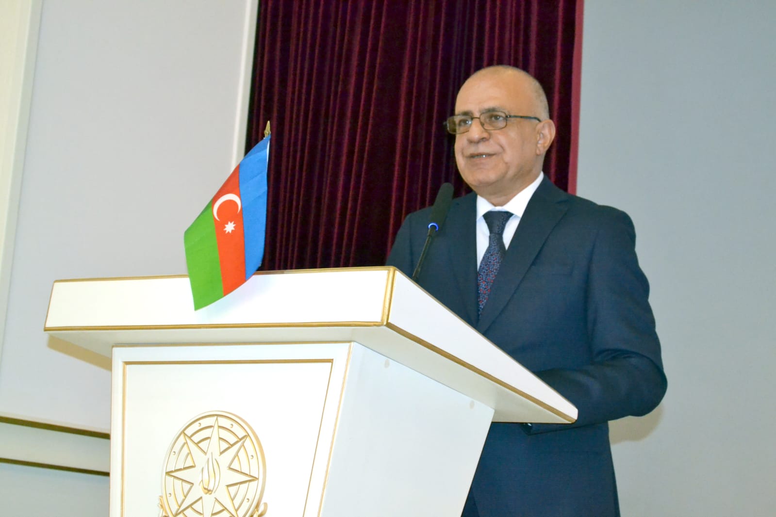 Sosial şəbəkələrdə insan alveri risklərinə qarşı nəzarət alətləri tətbiq olunmalıdır – Elçin Mirzəbəyli