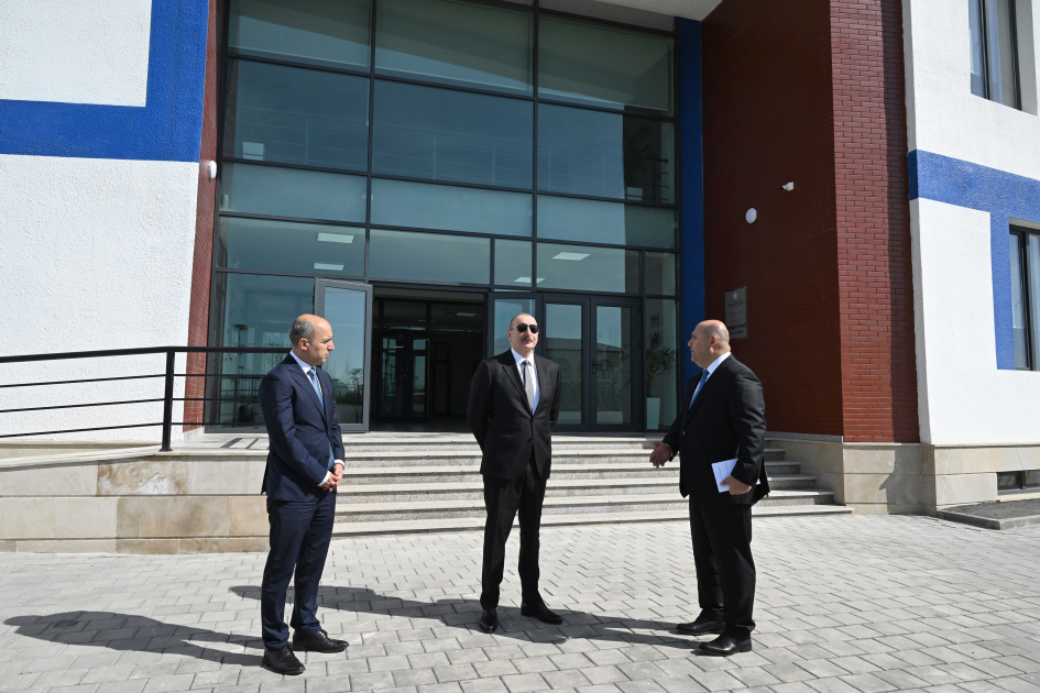 Prezident İlham Əliyev Ağdamın Kəngərli kəndində klub-icma mərkəzində yaradılan şəraitlə də tanış olub (FOTO/VİDEO)
